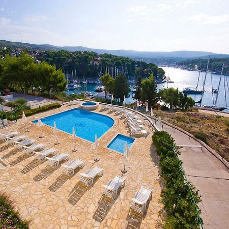 Apartment Milna - With Swimming Pool & Amazing Seaviews, Above Bijaka Beach Eksteriør billede