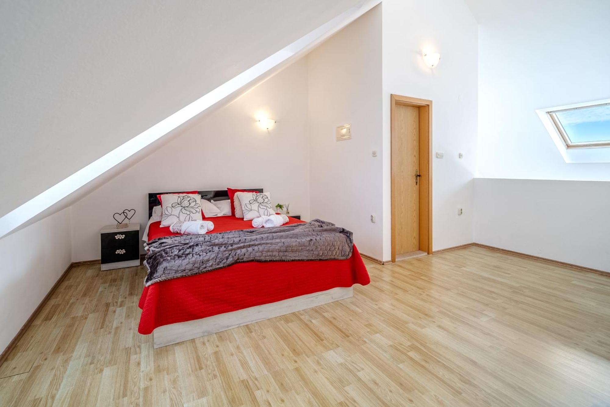 Apartment Milna - With Swimming Pool & Amazing Seaviews, Above Bijaka Beach Eksteriør billede