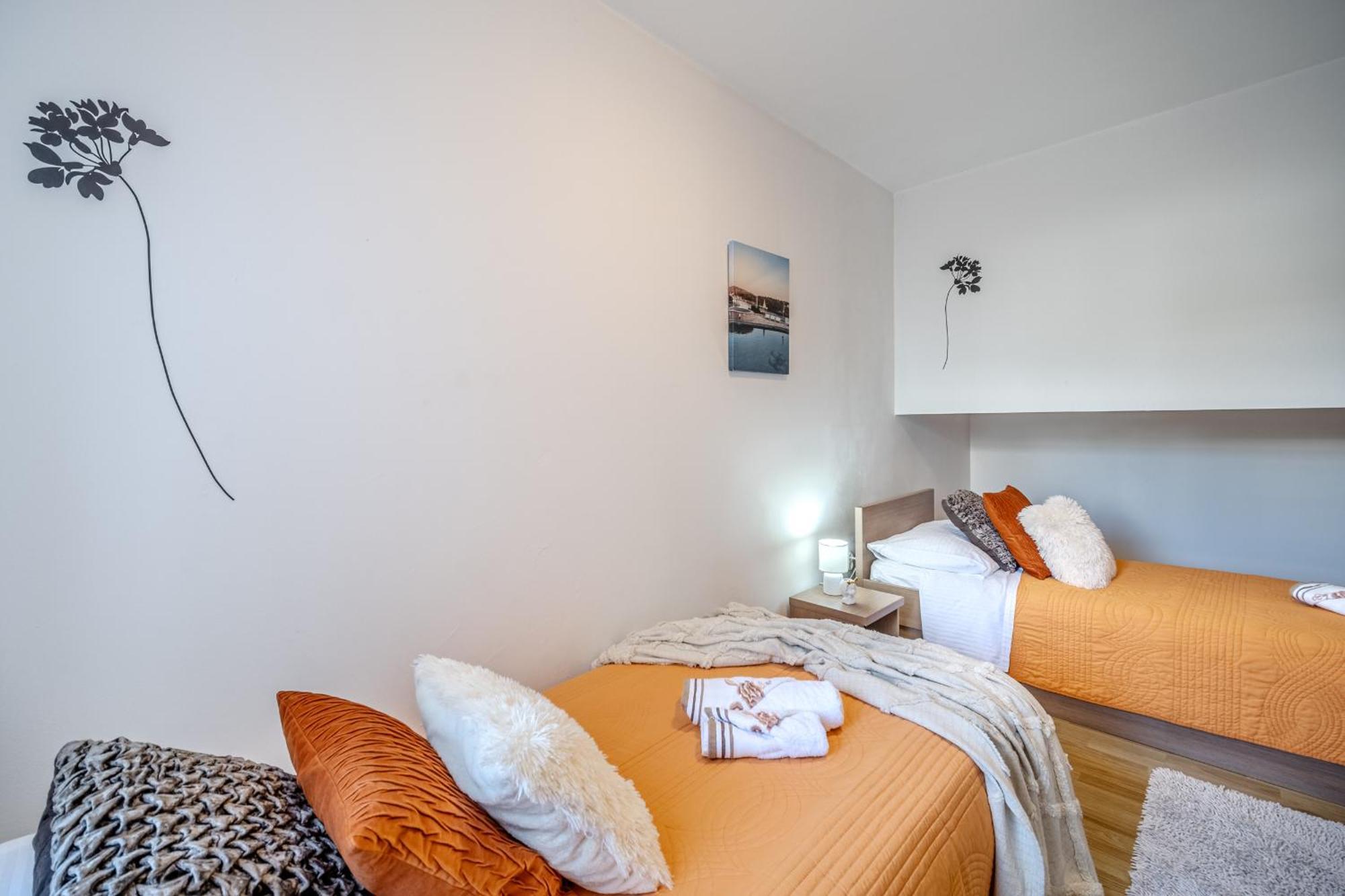 Apartment Milna - With Swimming Pool & Amazing Seaviews, Above Bijaka Beach Eksteriør billede