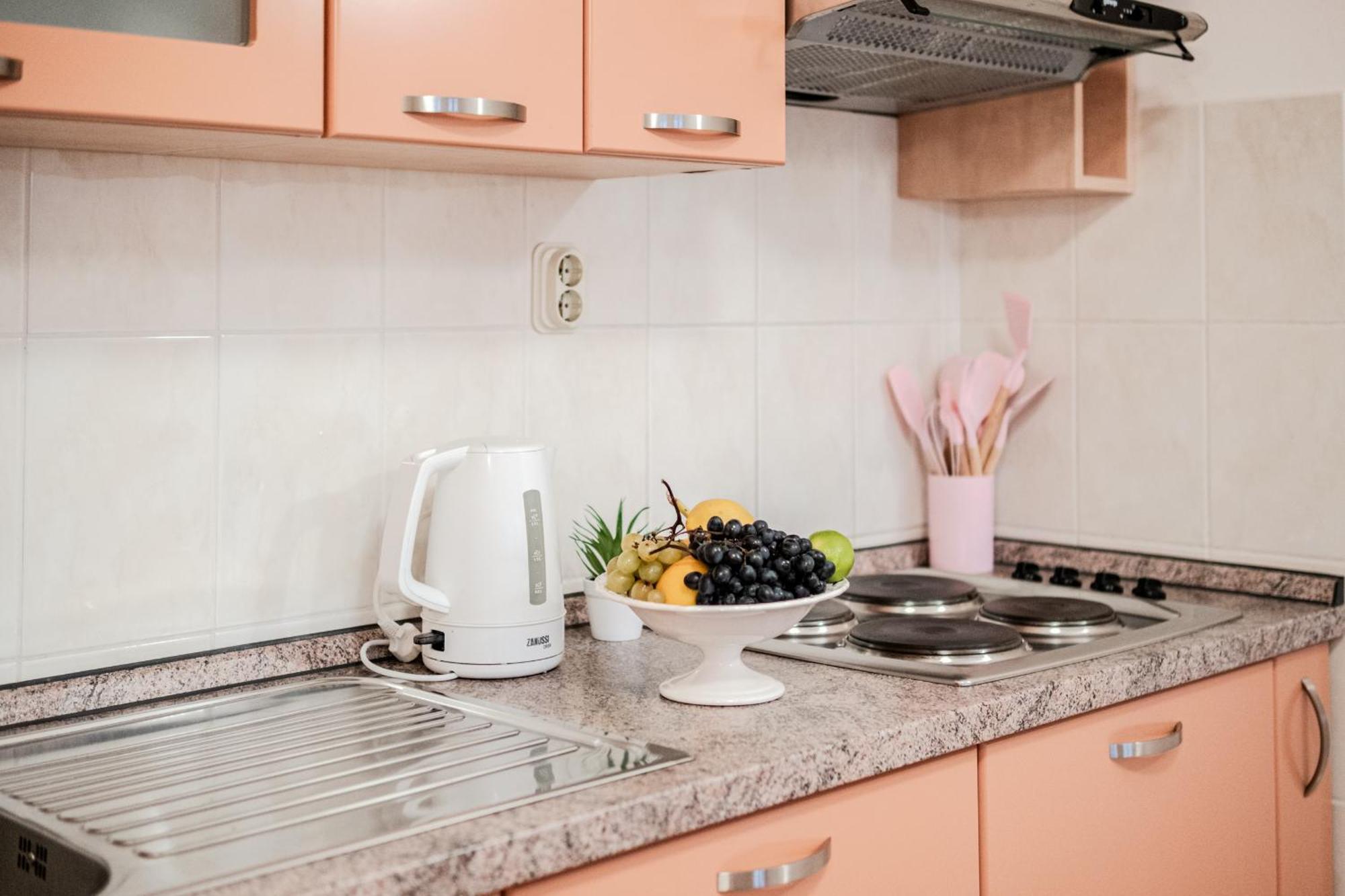 Apartment Milna - With Swimming Pool & Amazing Seaviews, Above Bijaka Beach Eksteriør billede