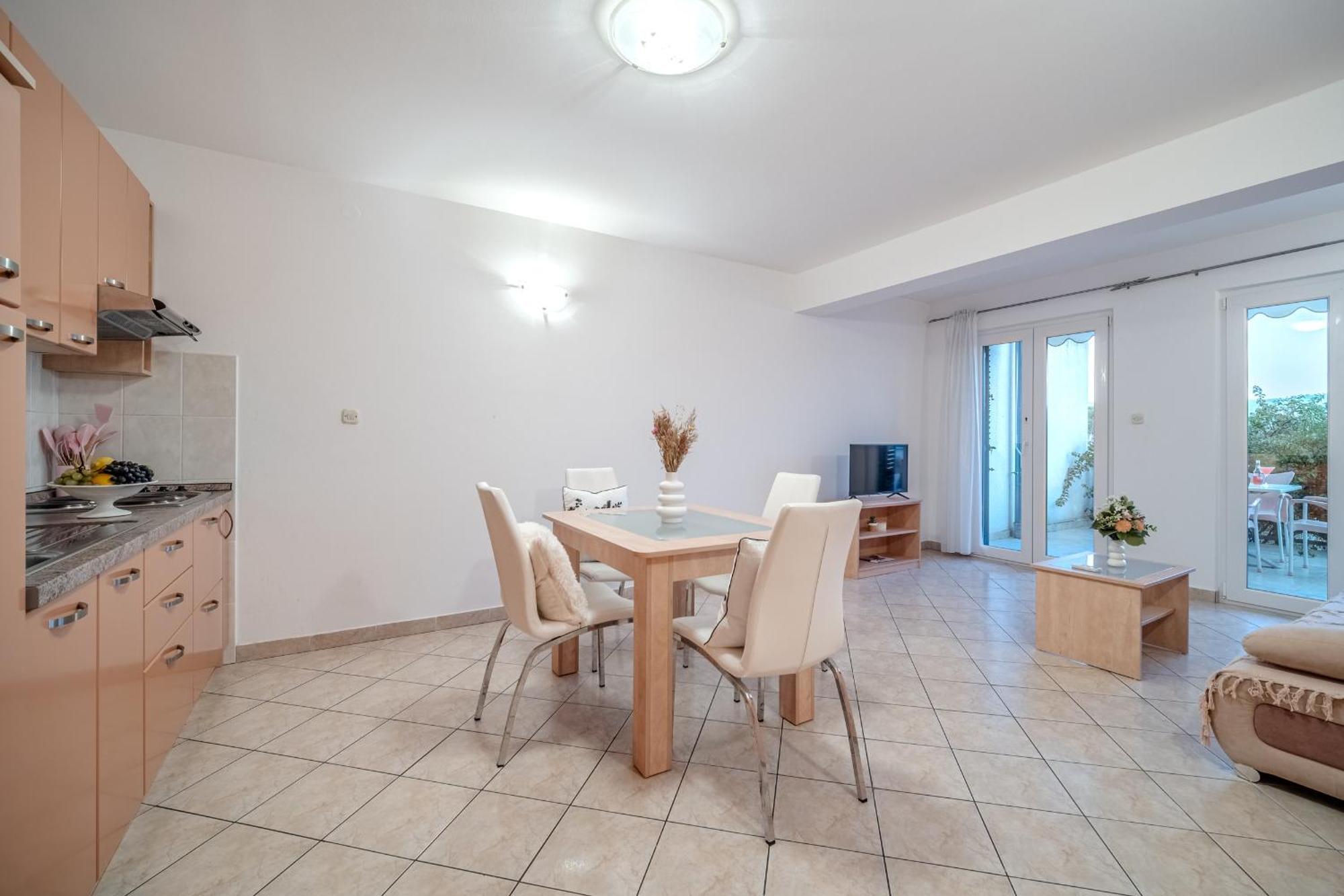 Apartment Milna - With Swimming Pool & Amazing Seaviews, Above Bijaka Beach Eksteriør billede