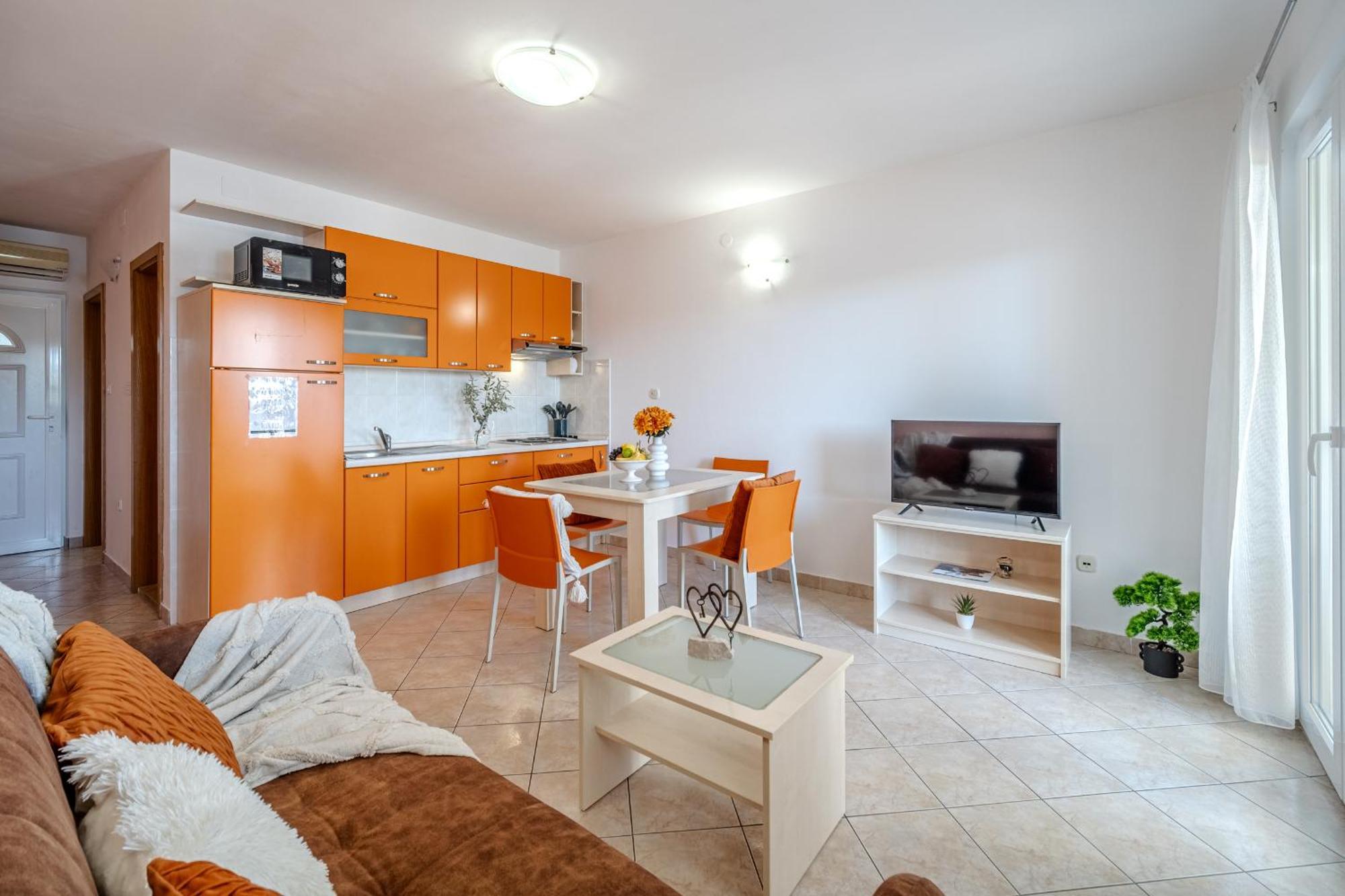 Apartment Milna - With Swimming Pool & Amazing Seaviews, Above Bijaka Beach Eksteriør billede
