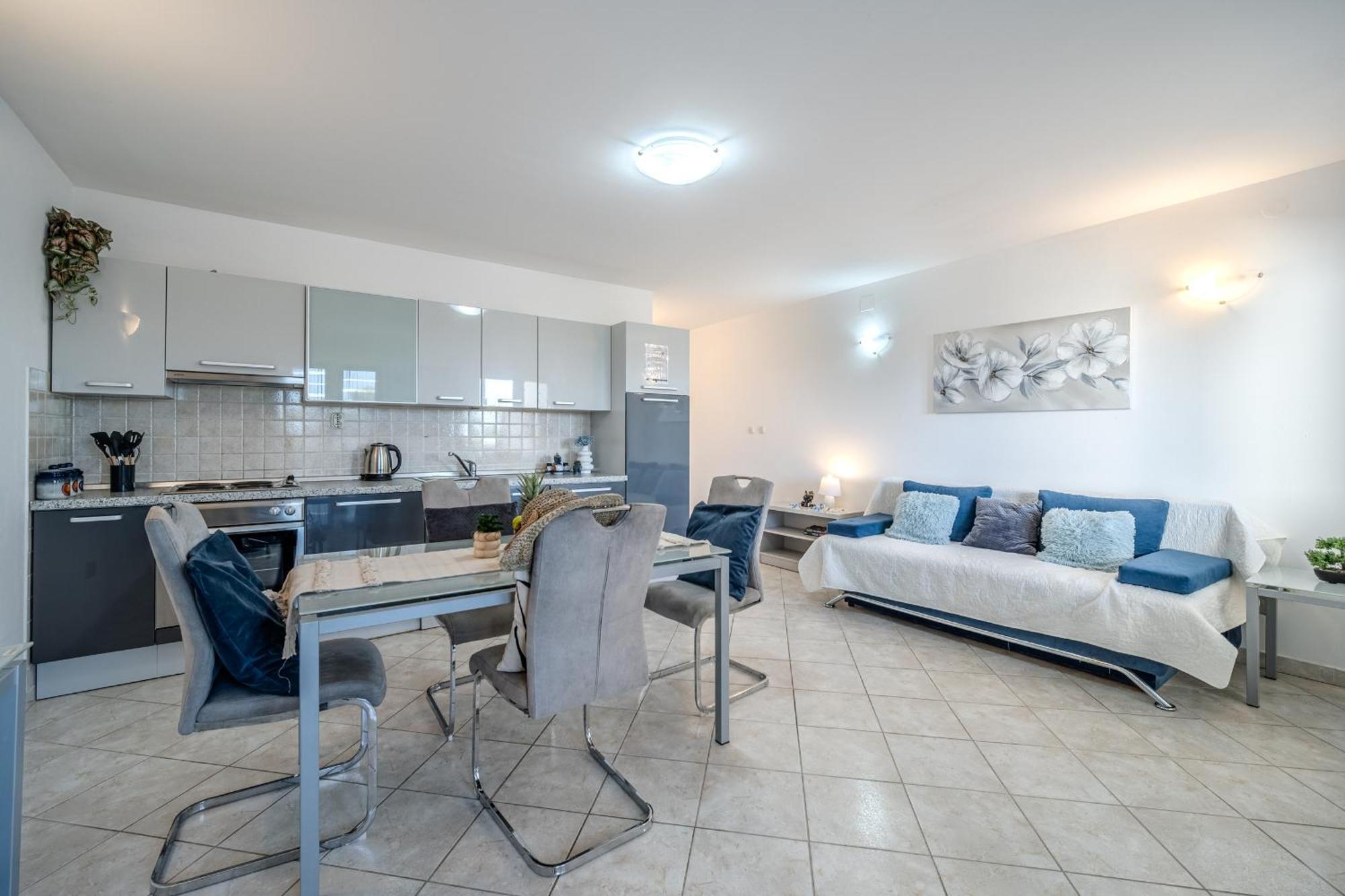 Apartment Milna - With Swimming Pool & Amazing Seaviews, Above Bijaka Beach Eksteriør billede