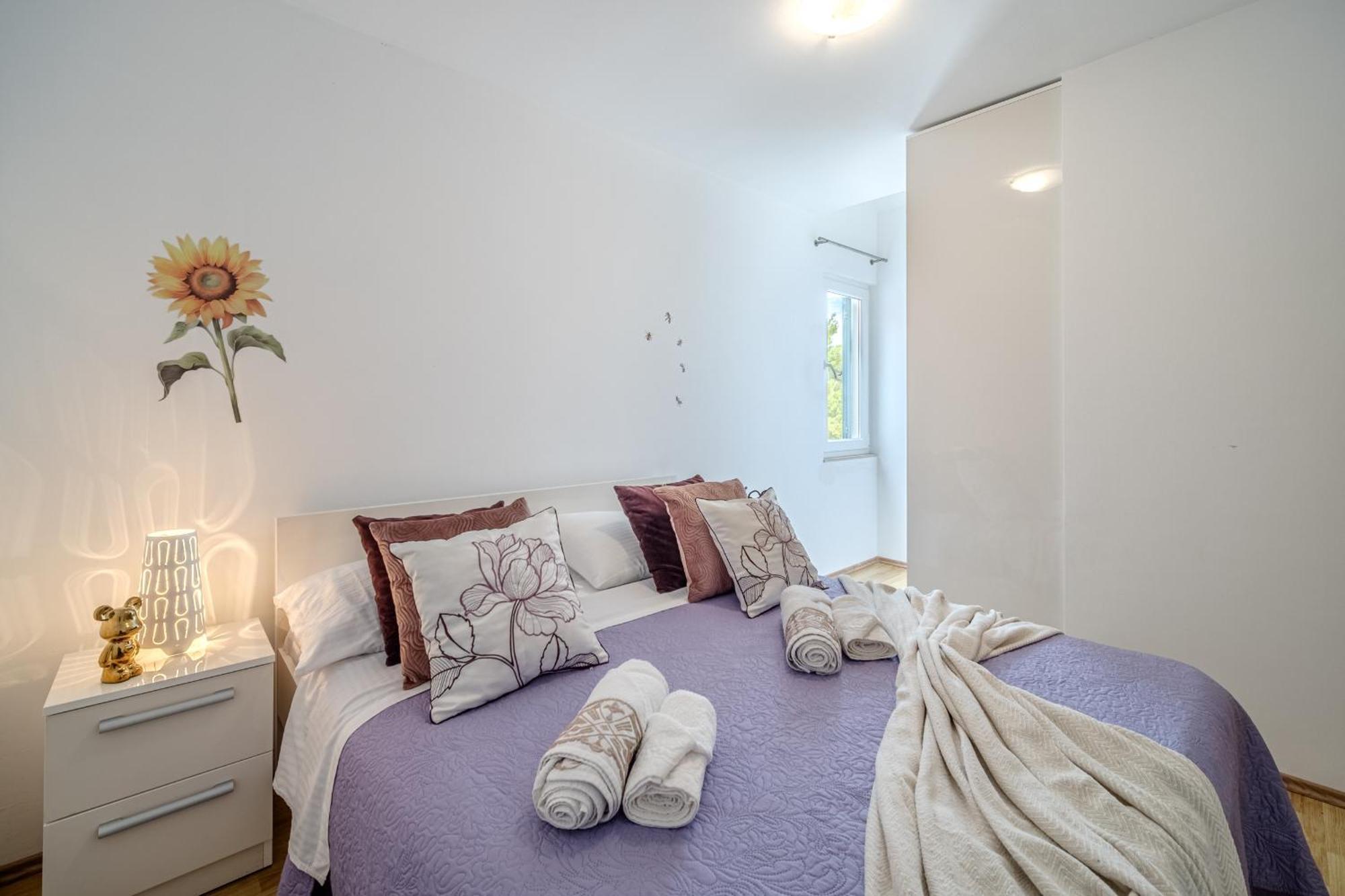Apartment Milna - With Swimming Pool & Amazing Seaviews, Above Bijaka Beach Eksteriør billede