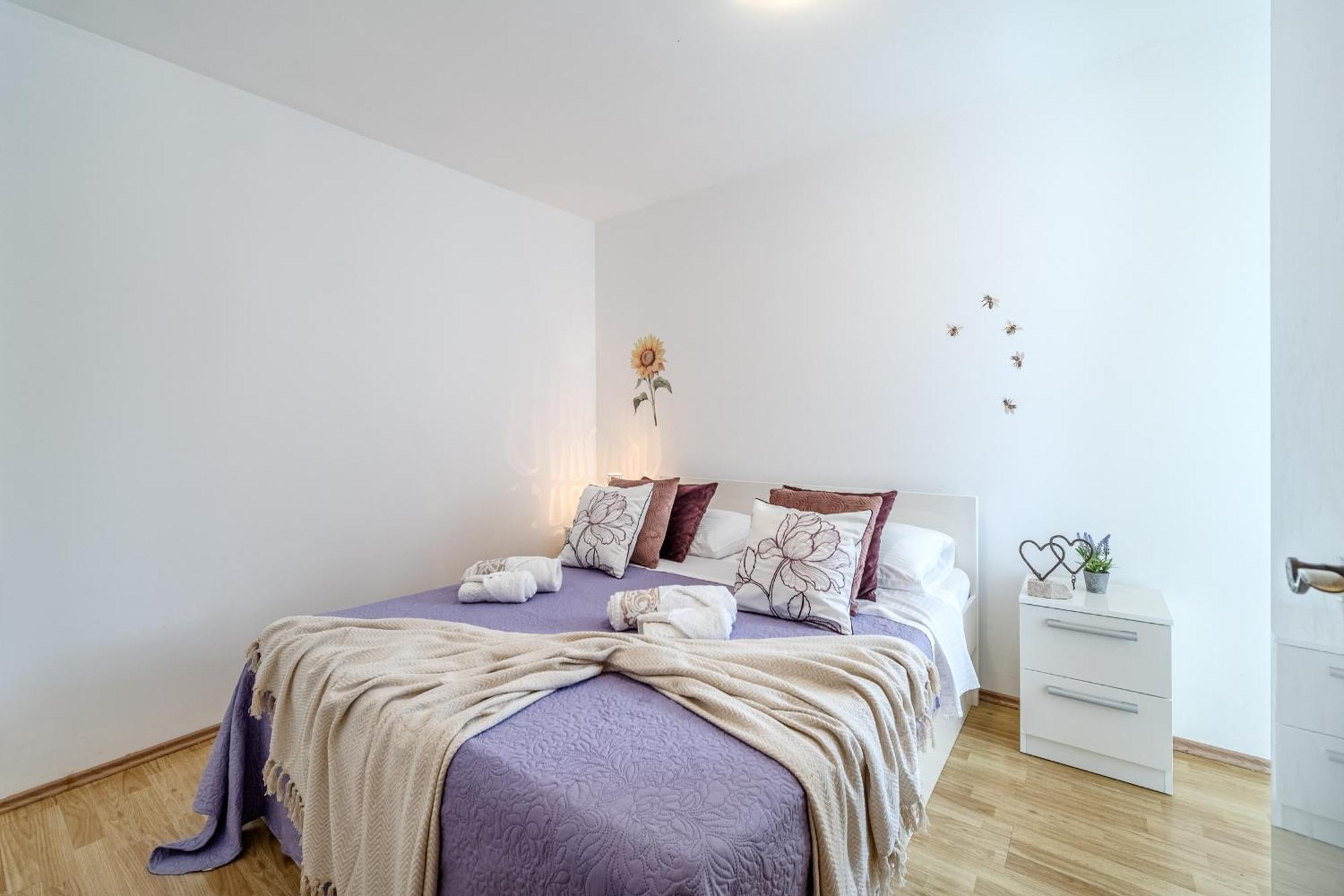 Apartment Milna - With Swimming Pool & Amazing Seaviews, Above Bijaka Beach Eksteriør billede
