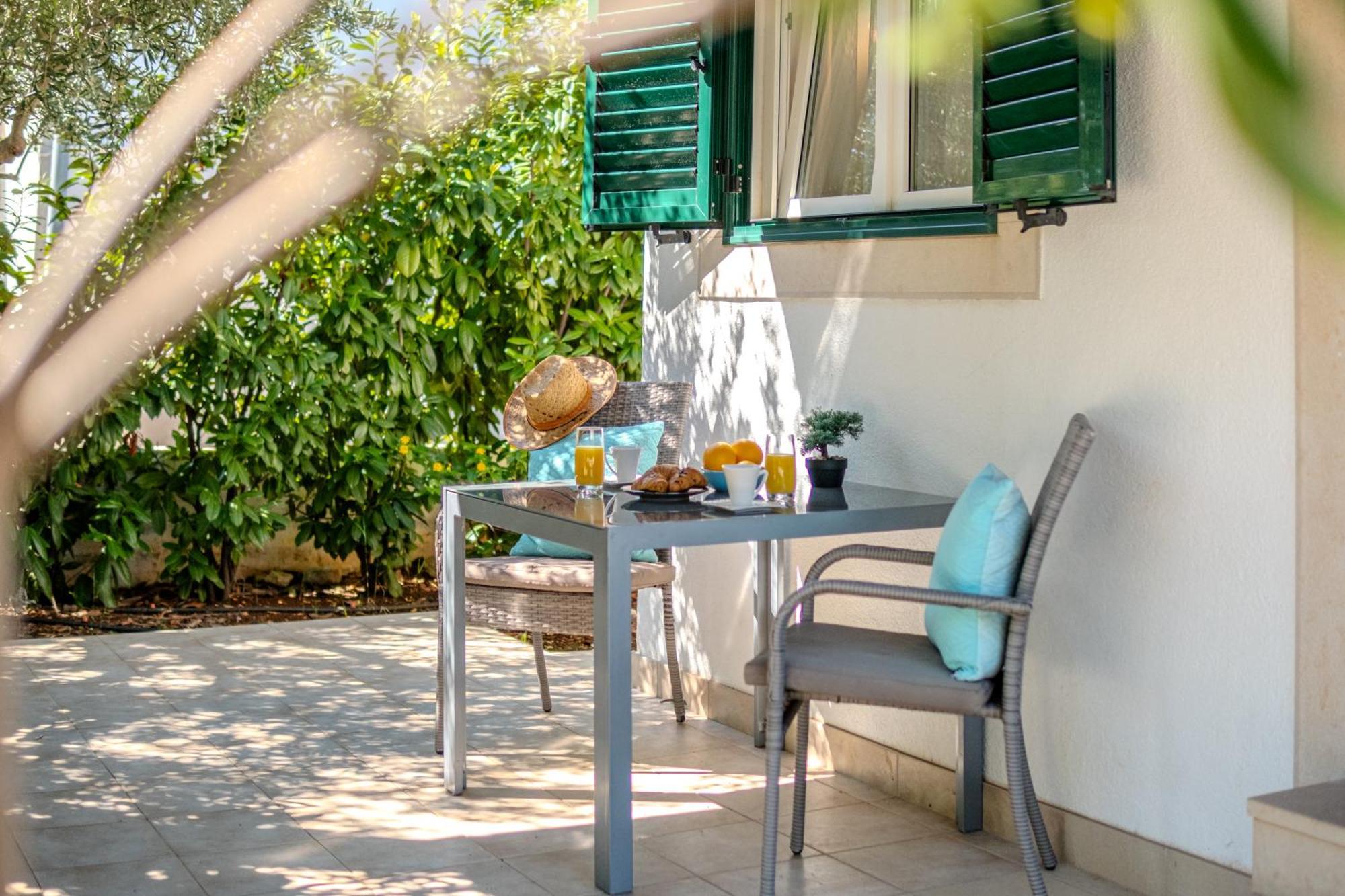 Apartment Milna - With Swimming Pool & Amazing Seaviews, Above Bijaka Beach Eksteriør billede