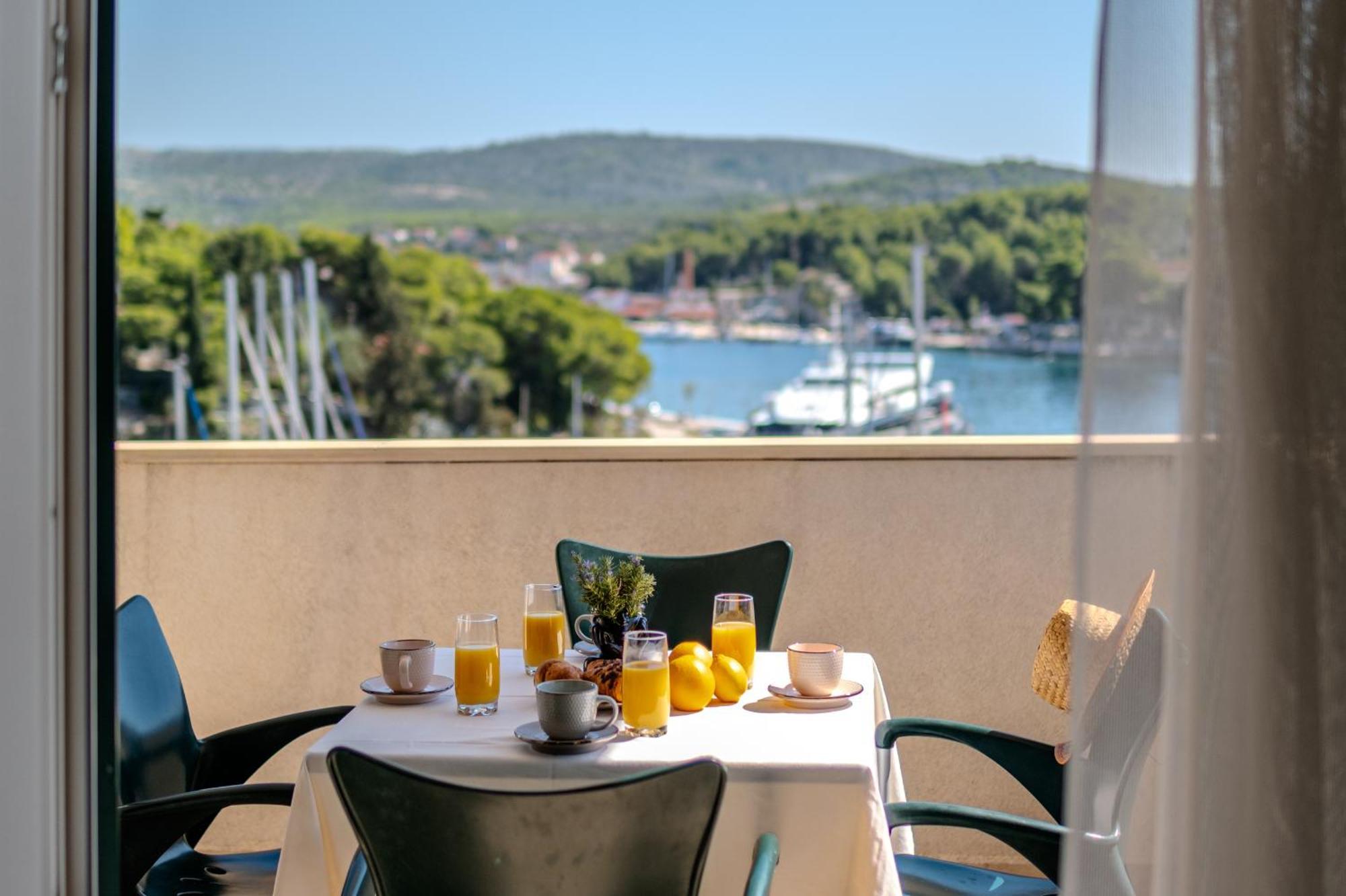Apartment Milna - With Swimming Pool & Amazing Seaviews, Above Bijaka Beach Eksteriør billede