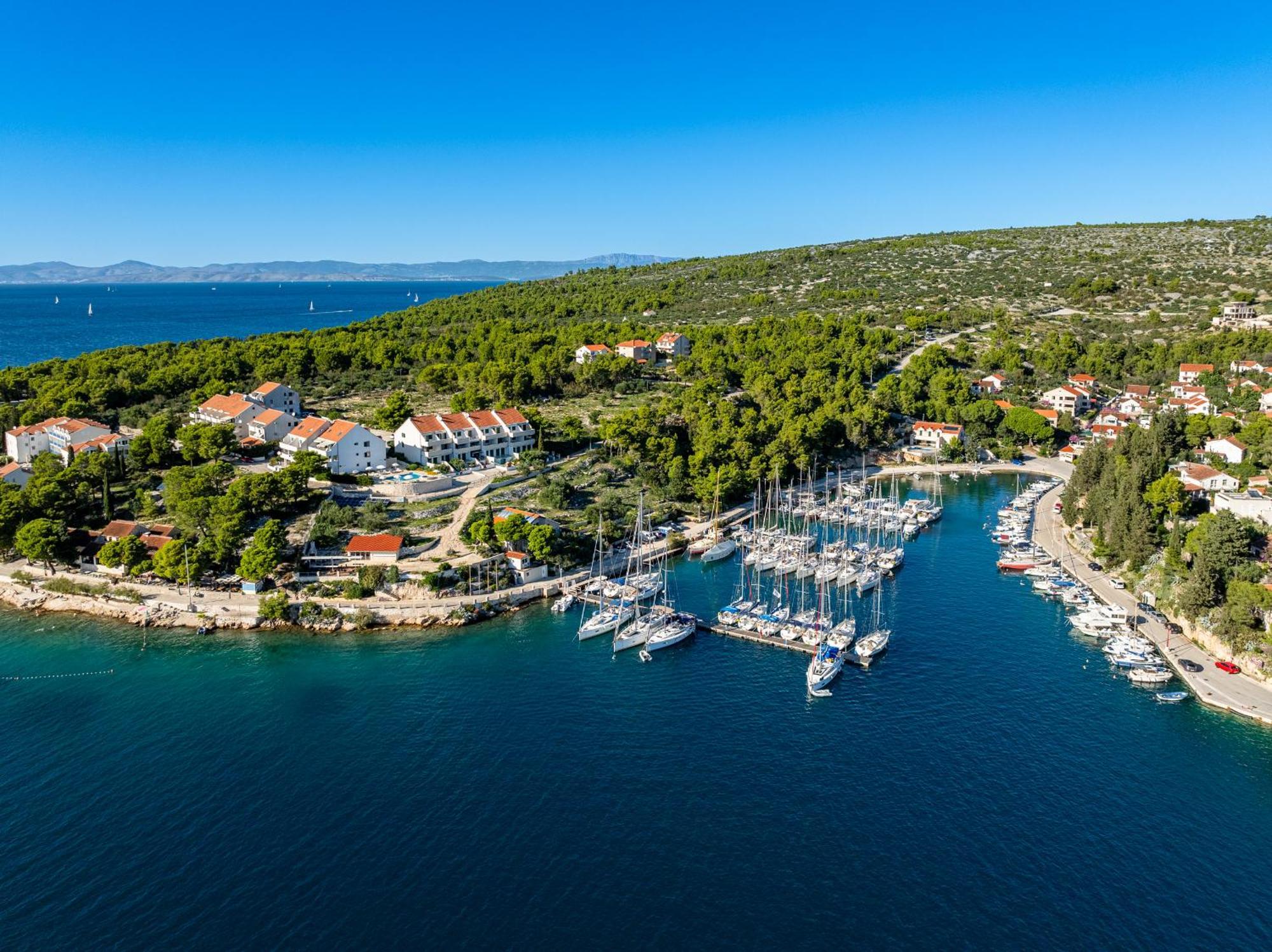 Apartment Milna - With Swimming Pool & Amazing Seaviews, Above Bijaka Beach Eksteriør billede