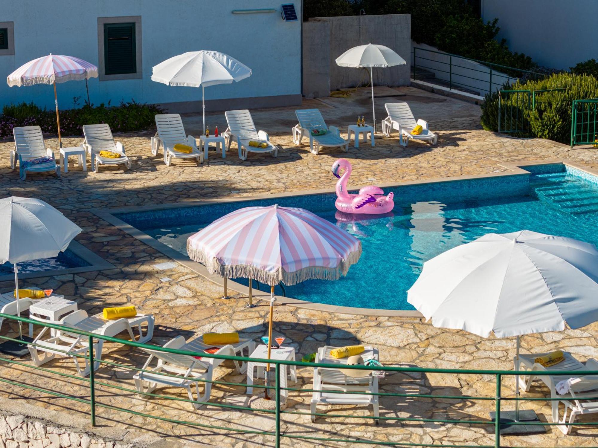 Apartment Milna - With Swimming Pool & Amazing Seaviews, Above Bijaka Beach Eksteriør billede