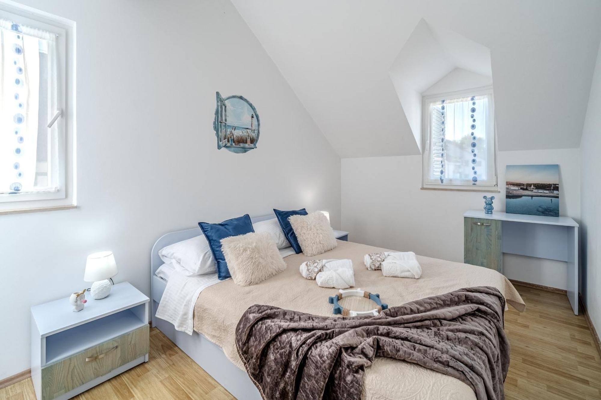 Apartment Milna - With Swimming Pool & Amazing Seaviews, Above Bijaka Beach Eksteriør billede