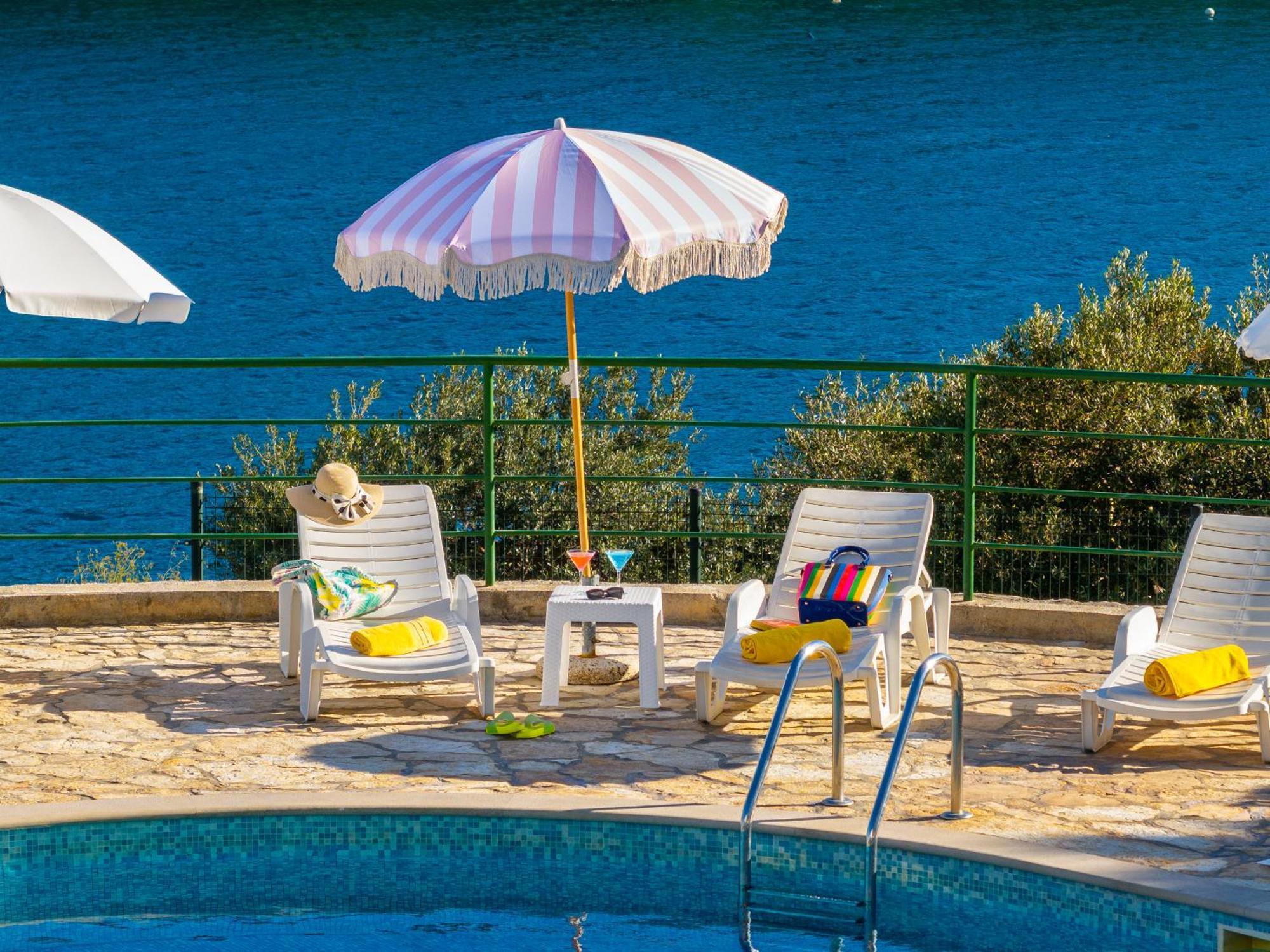 Apartment Milna - With Swimming Pool & Amazing Seaviews, Above Bijaka Beach Eksteriør billede